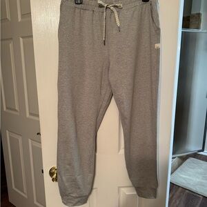 Vuori Performance Joggers NWOT